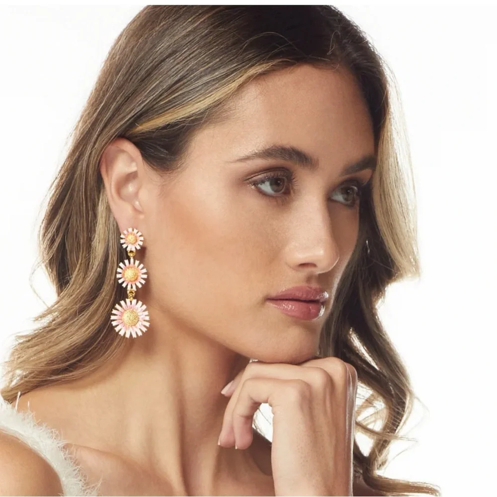 Like new ! Kenneth Jay Lane Delicate Pink Daisy Drop Earrings white pink gold - Picture 2 of 8